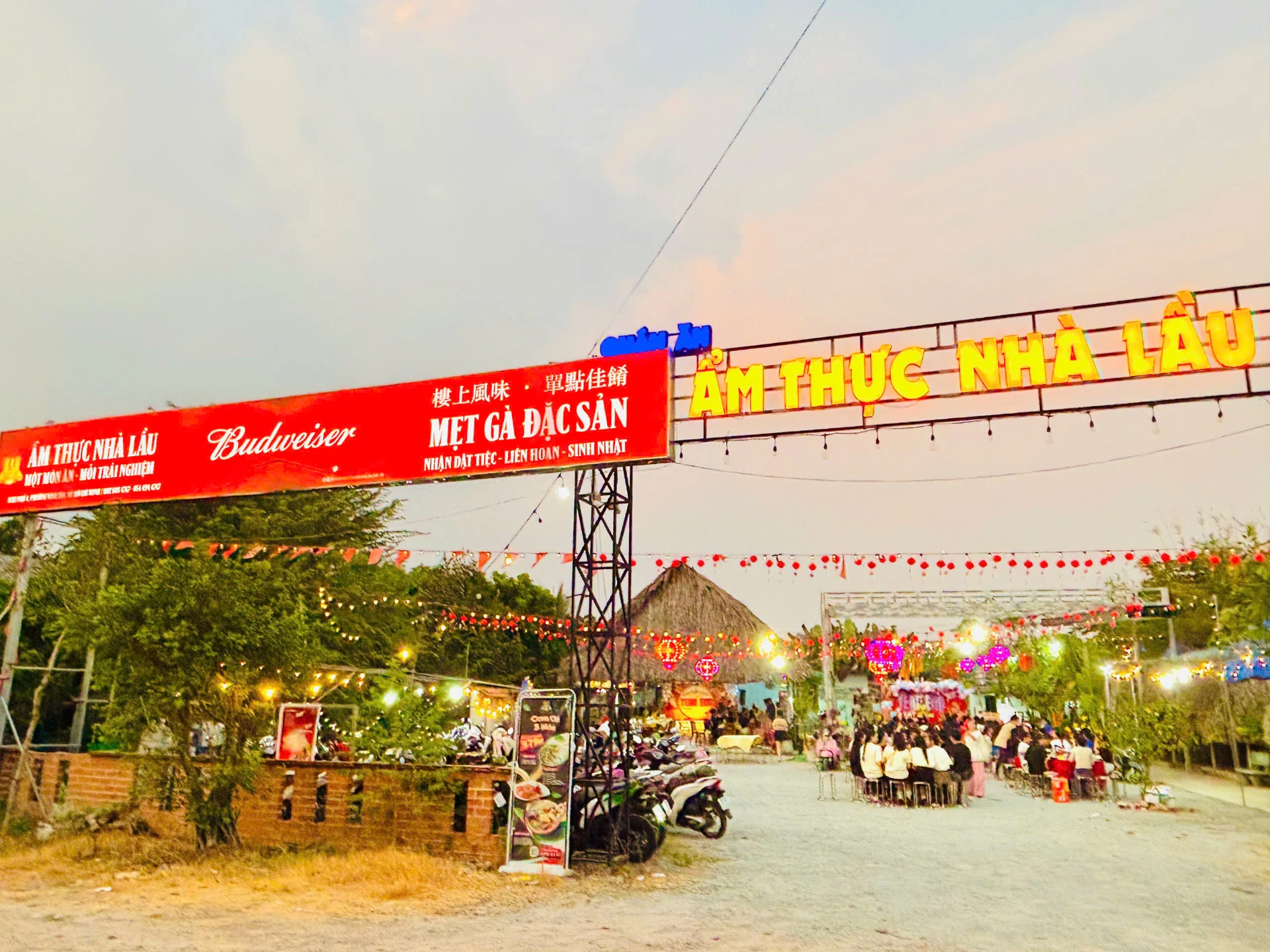 Banner Ẩm Thực Nhà Lầu 2