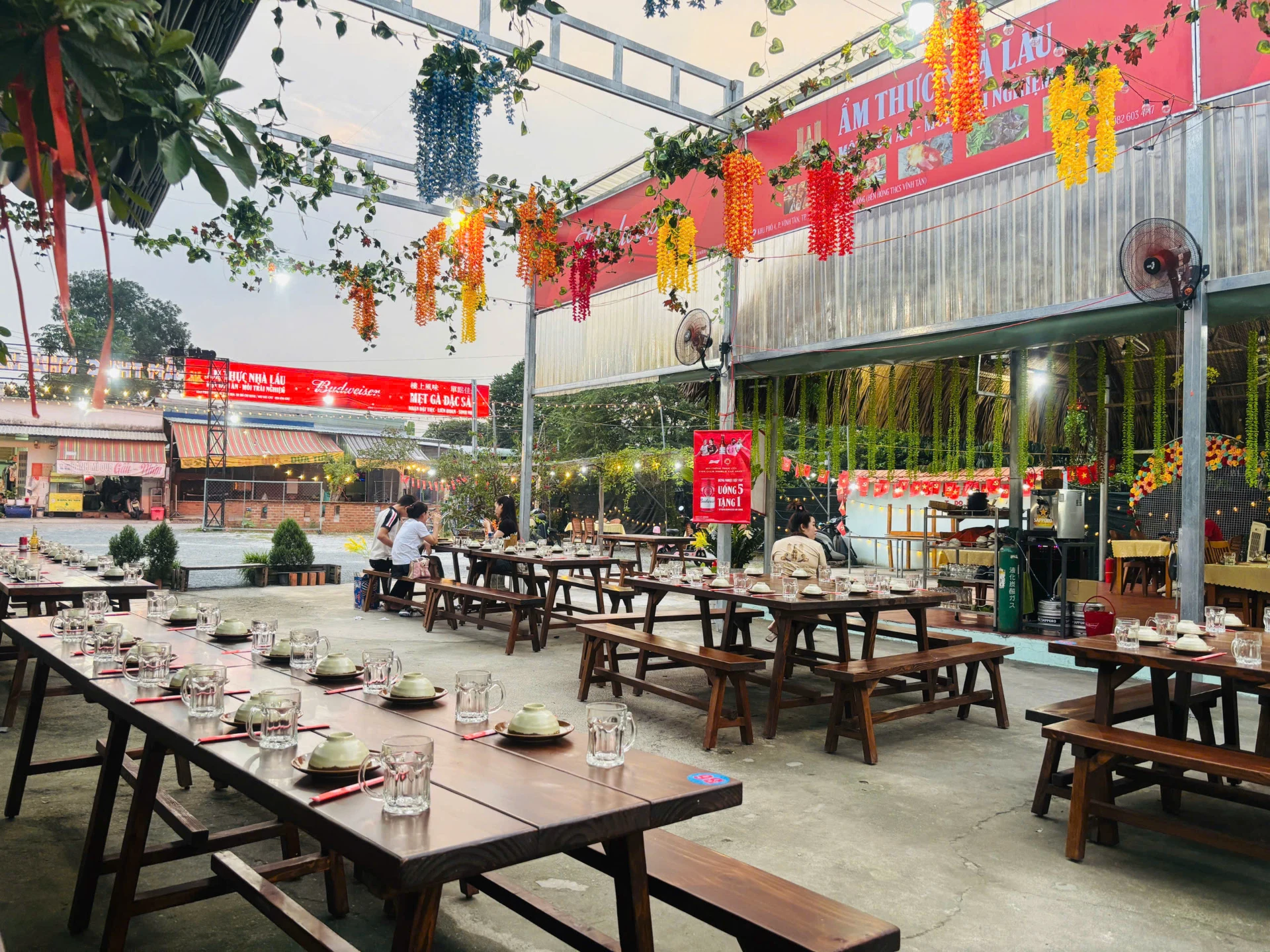 Banner Ẩm Thực Nhà Lầu 4