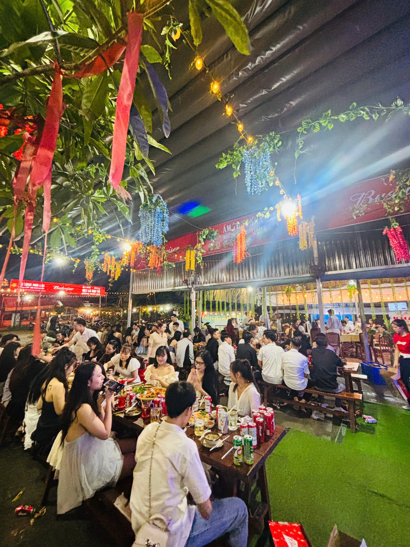 Không khí Ẩm Thực Nhà Lầu