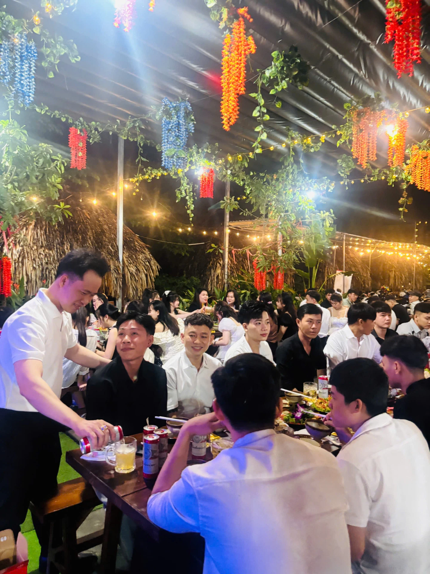 Phục vụ Ẩm Thực Nhà Lầu