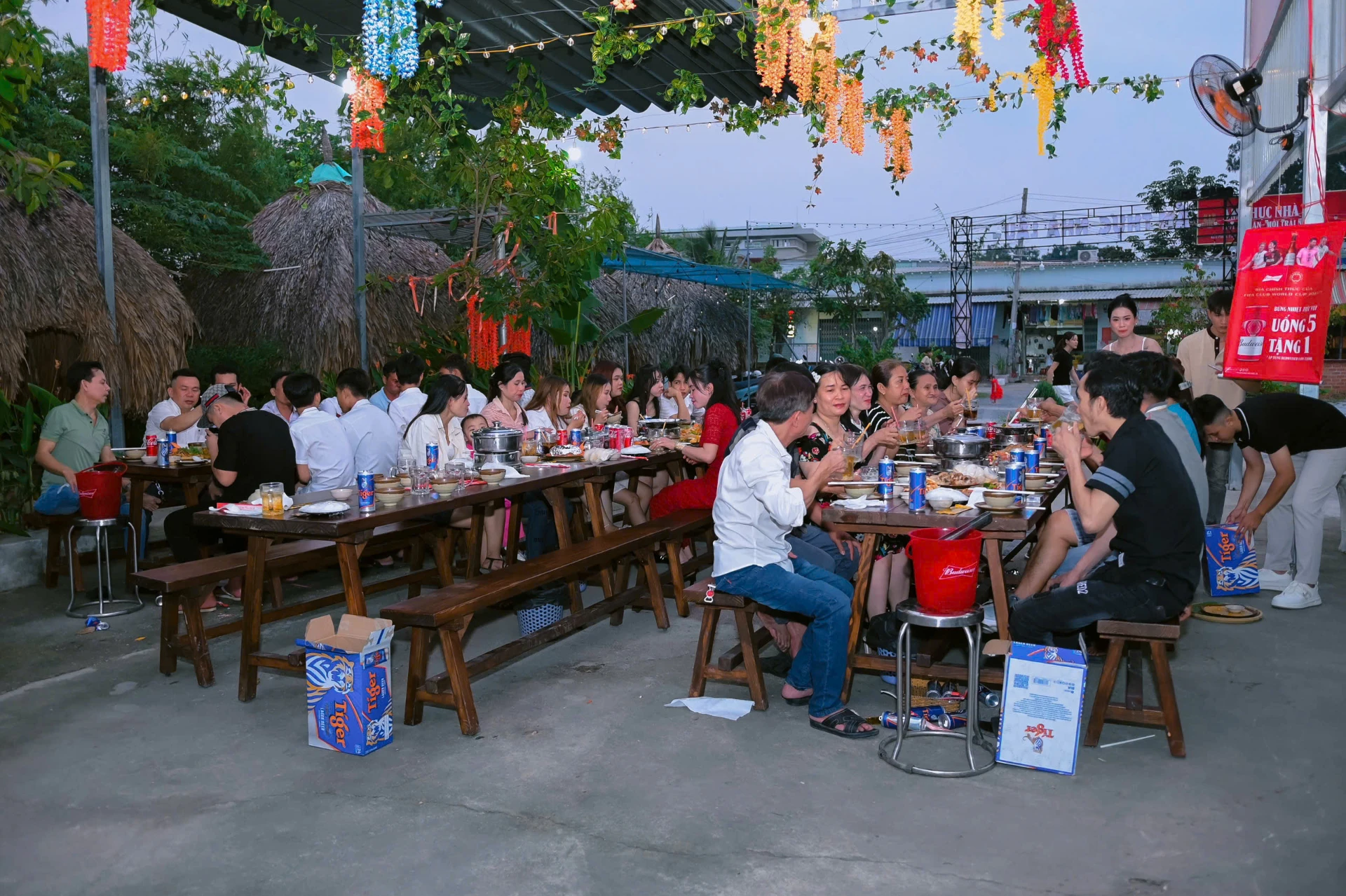 Không gian Ẩm Thực Nhà Lầu 6