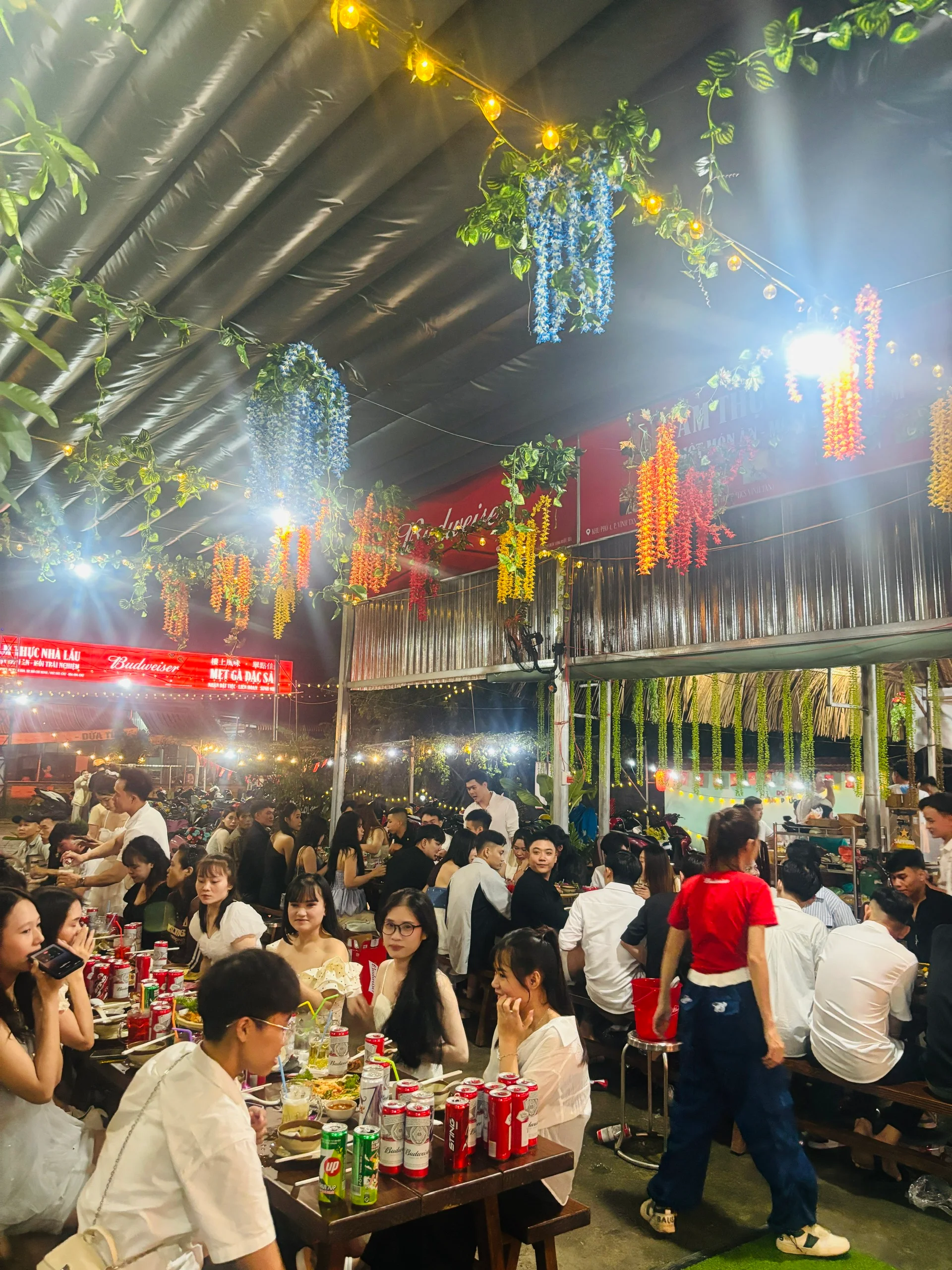 Không gian Ẩm Thực Nhà Lầu 8